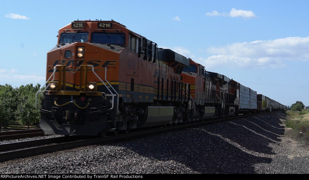 BNSF 4216 Leads the H-STOBAR 11